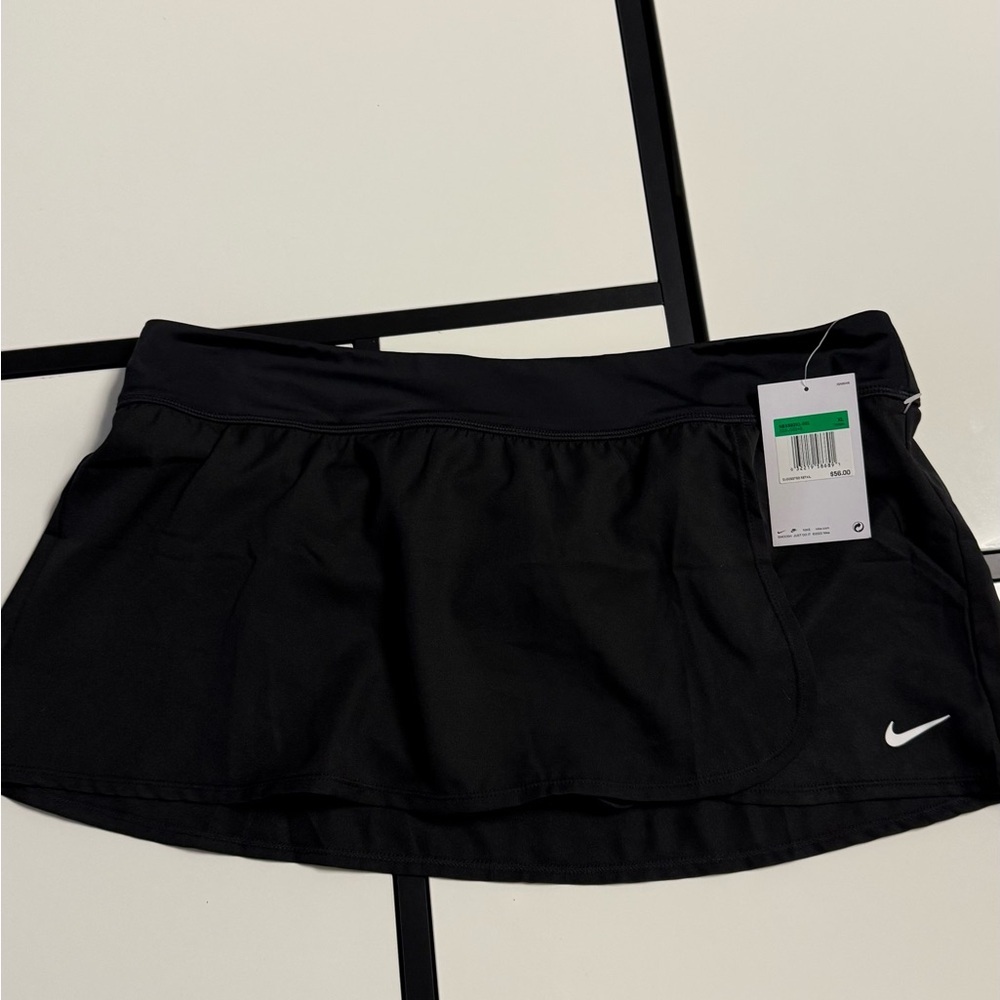 Nike Women's Black Athletic Shorts - Picture 4 of 9